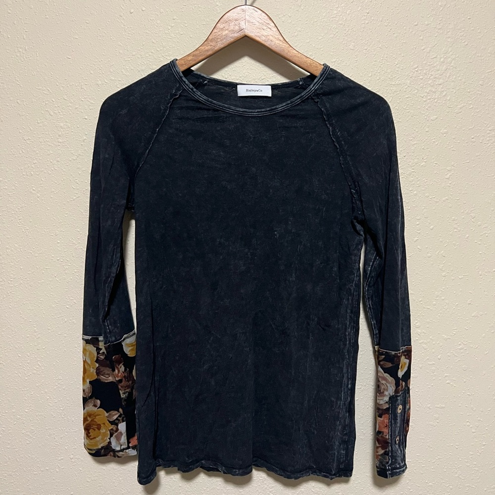 Long Sleeve w/ Flower Cuff